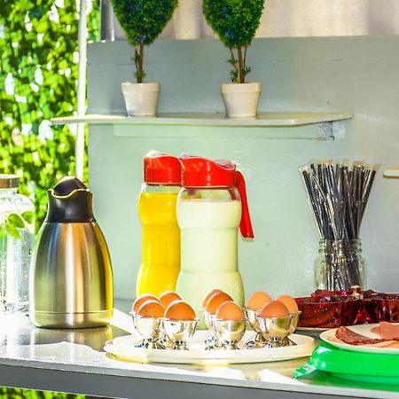 كوينيرا Aura Guest House المظهر الخارجي الصورة