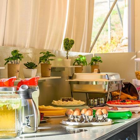 كوينيرا Aura Guest House المظهر الخارجي الصورة